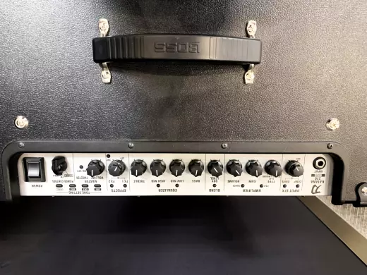 BOSS - Katana-210 Bass Amplifier 2